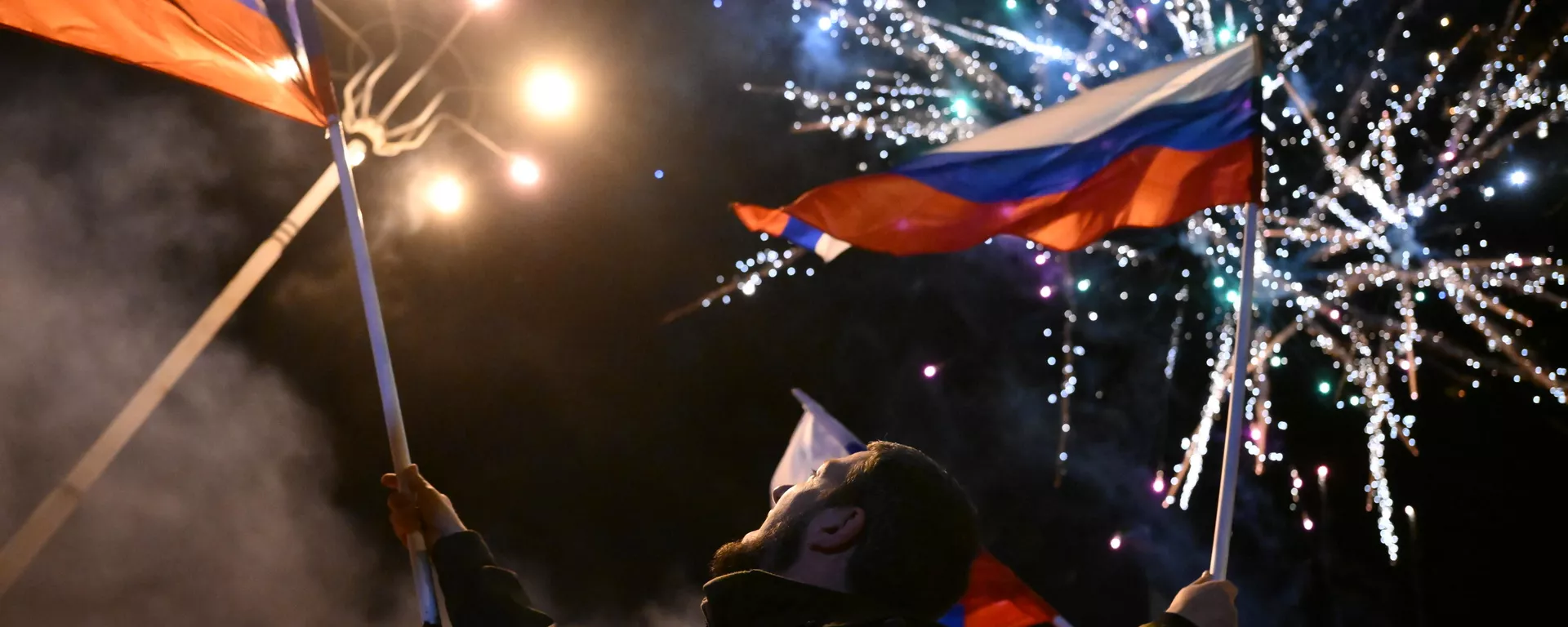 Сelebracion en Donetsk del reconocimiento de la independencia de Ucrania de las Repúblicas Populares de Donetsk y Lugansk por parte del presidente de la Federación de Rusia, Vladímir Putin Сelebracion en Donetsk del reconocimiento de la independencia de Ucrania de las Repúblicas Populares de Donetsk y Lugansk por parte del presidente de la Federación de Rusia, Vladímir Putin - Sputnik Mundo, 1920, 21.02.2022