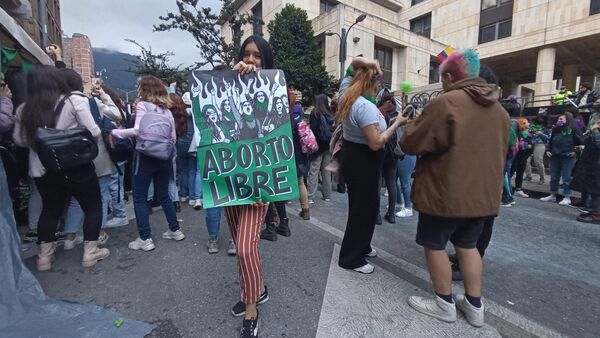 Colombianas celebran despenalización total del aborto hasta las 24 semanas de gestación - Sputnik Mundo