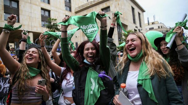 Feministas celebran despenalización del aborto en Colombia - Sputnik Mundo