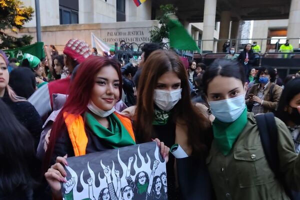 Feministas celebran despenalización del aborto en Colombia hasta la semana 24 Feministas celebran despenalización del aborto en Colombia hasta la semana 24 - Sputnik Mundo