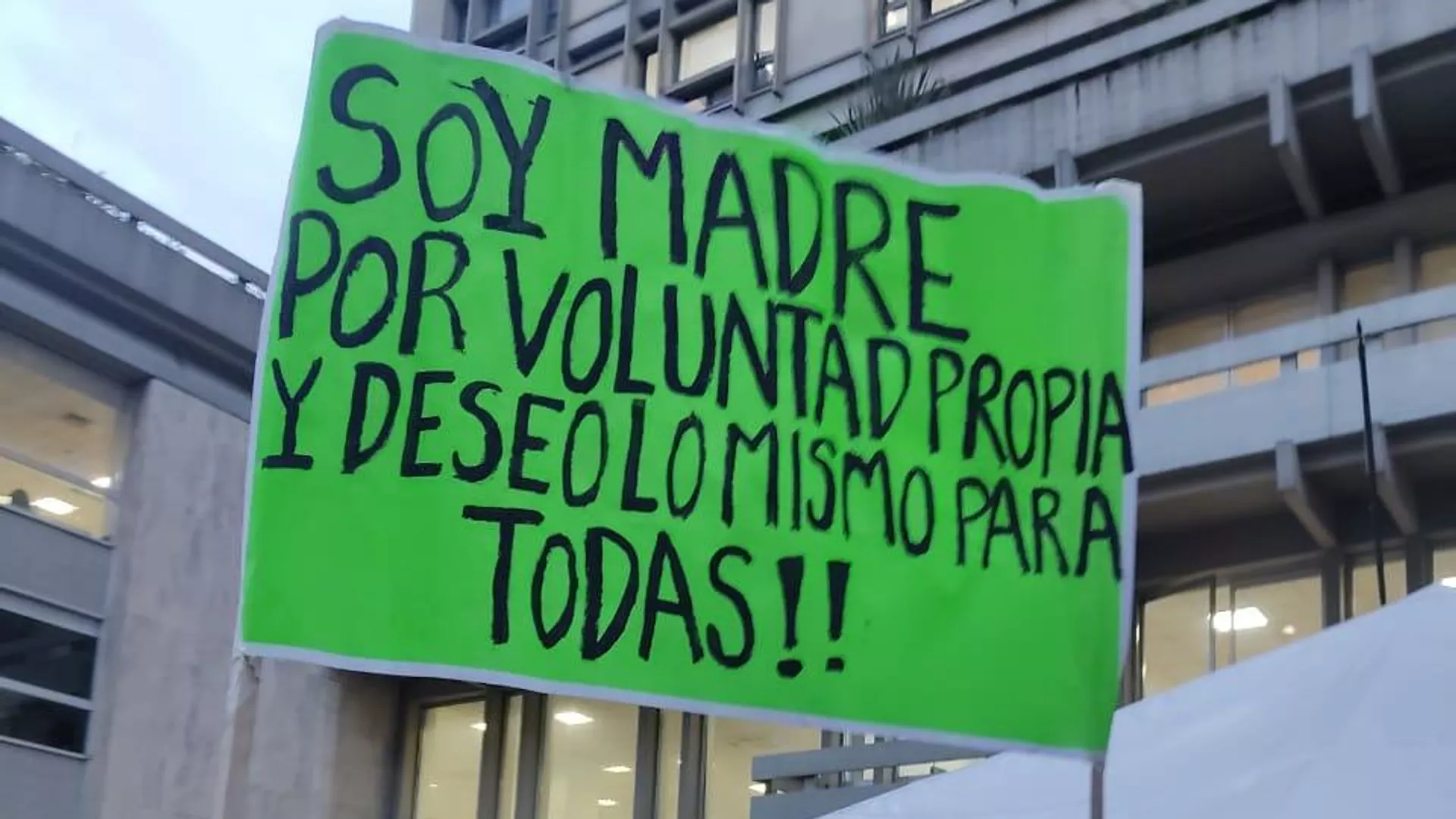 Feministas celebran despenalización del aborto en Colombia hasta la semana 24