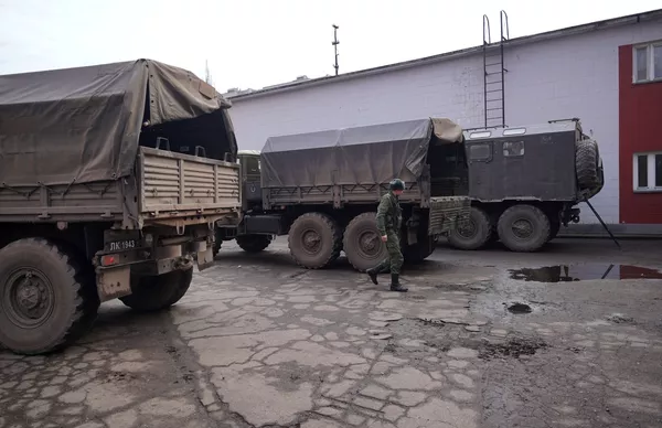 El equipomilitar desplegadoen la Universidad Pedagógica de Lugansk, donde se organiza un punto de movilización. El equipomilitar desplegadoen la Universidad Pedagógica de Lugansk, donde se organiza un punto de movilización. - Sputnik Mundo