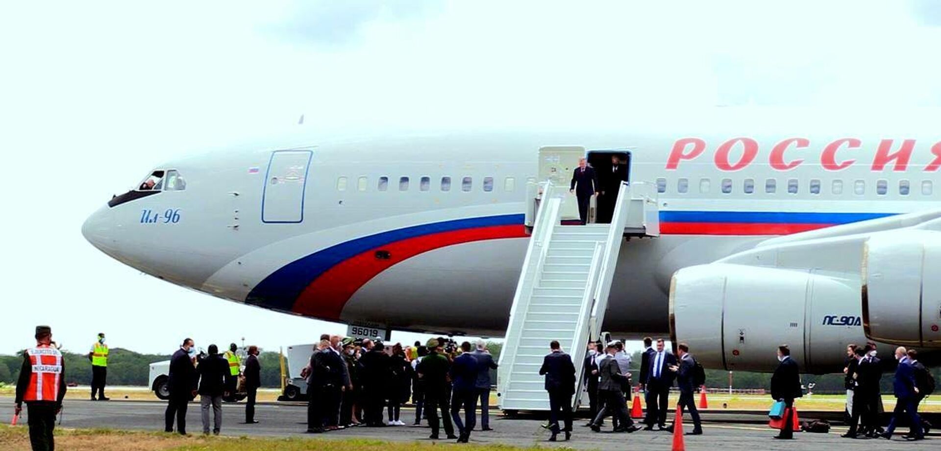 El presidente de la Duma Estatal de Rusia, Viacheslav Volodin, llegando a Managua en febrero de 2022 - Sputnik Mundo, 1920, 25.02.2022