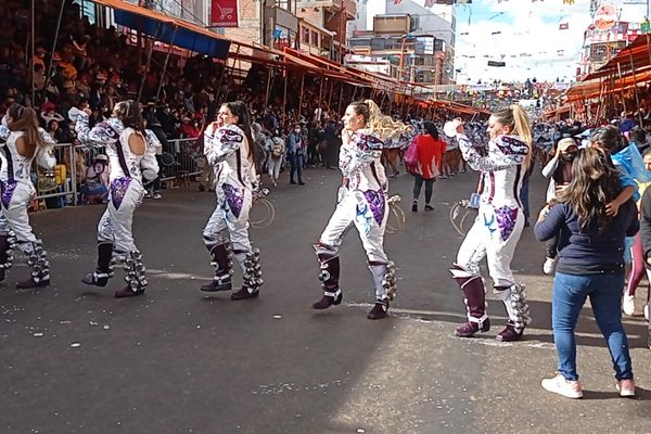 La fiesta del carnaval volvió en Oruro - Sputnik Mundo