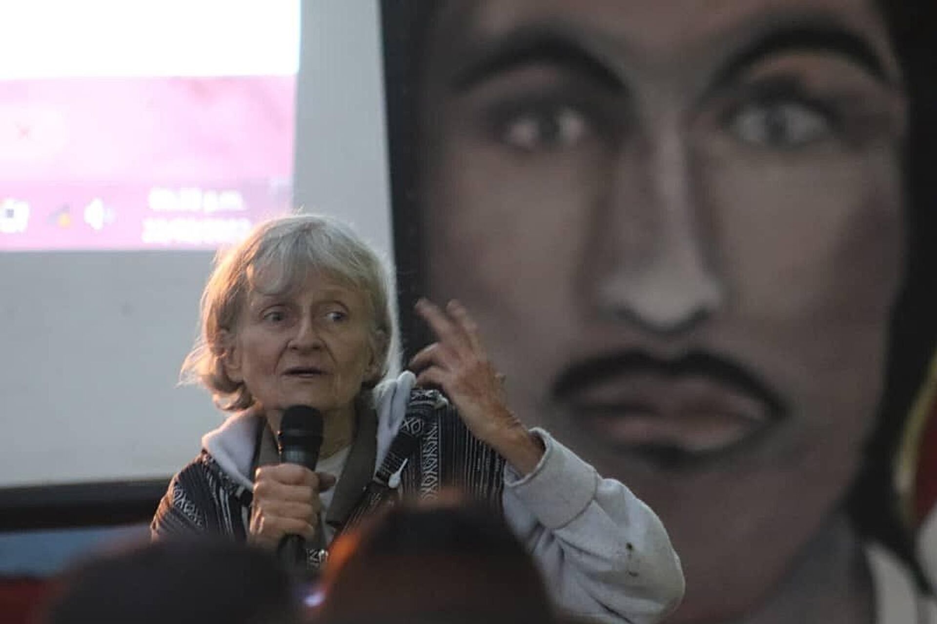 (Gentileza La Otra TV): Liliane Blaser presenta en el barrio 23 de Enero su documental “27: Yo me acuerdo”
  - Sputnik Mundo, 1920, 27.02.2022