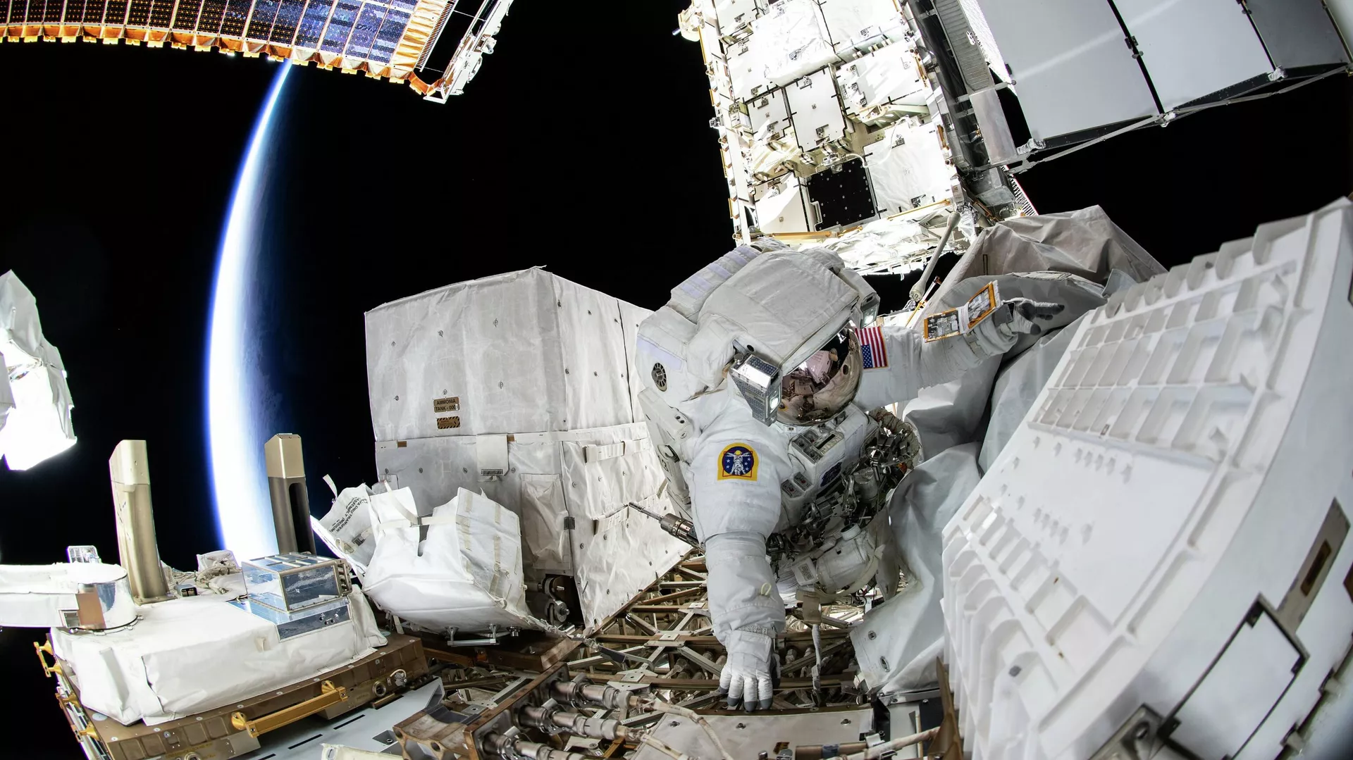 Astronauta en operaciones en la Estación Espacial Internacional. 
