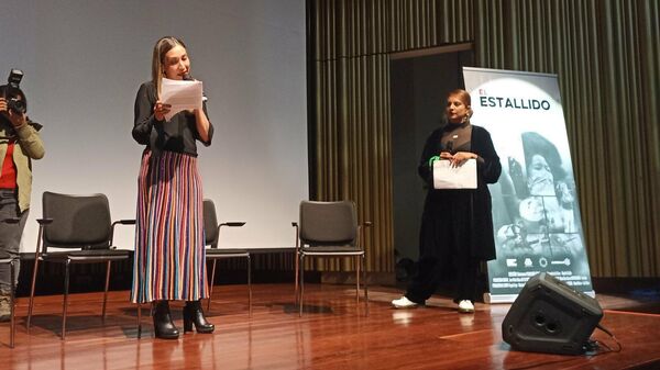 Alejandra Trujillo, directora de proyectos Fescol (izq.) y Juliana Hernández, directora de Artemisas, durante el lanzamiento del documental 'El Estallido' - Sputnik Mundo