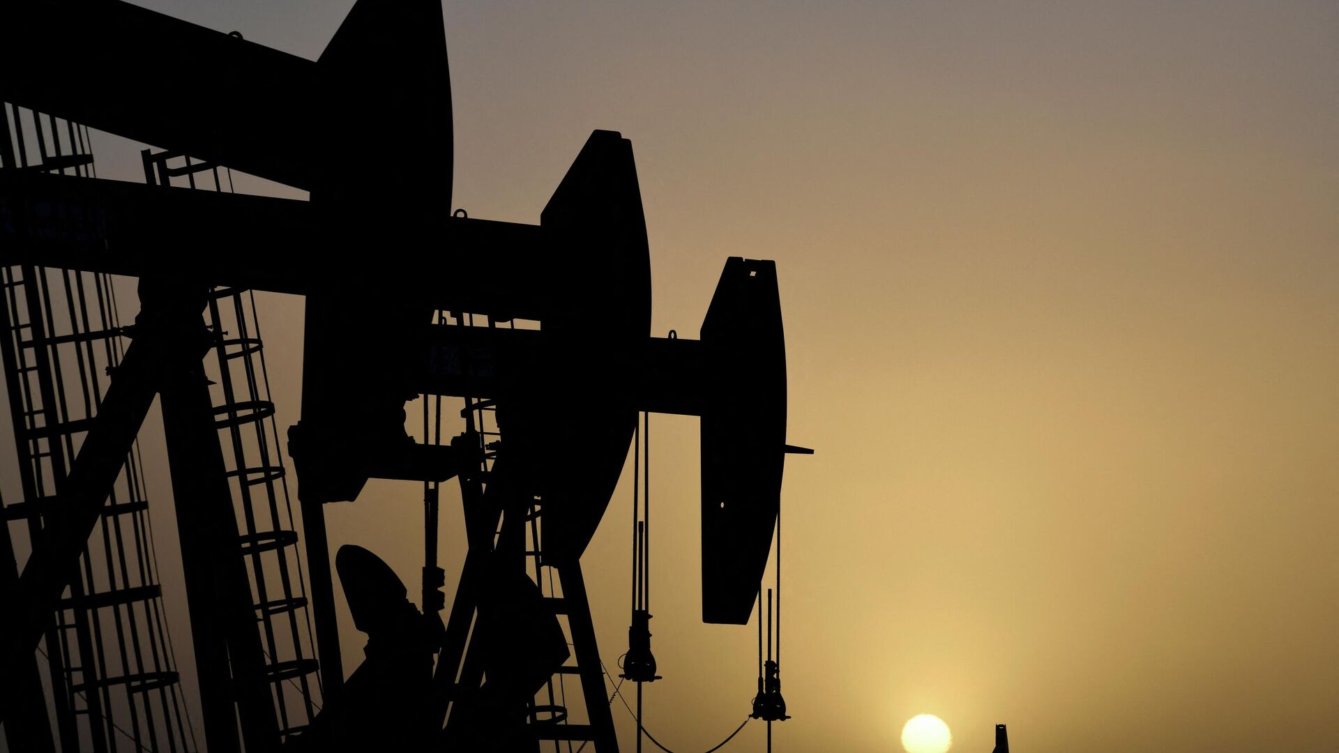 Extracción del petróleo (imagen referencial) - Sputnik Mundo, 1920, 07.03.2022