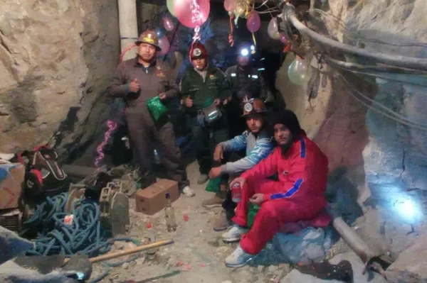 Los mineros celebran en San José Jallpa Socavón en Oruro Los mineros celebran en San José Jallpa Socavón en Oruro - Sputnik Mundo