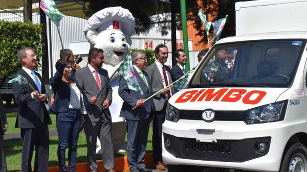 Un camión de Bimbo en una planta panificadora de México - Sputnik Mundo
