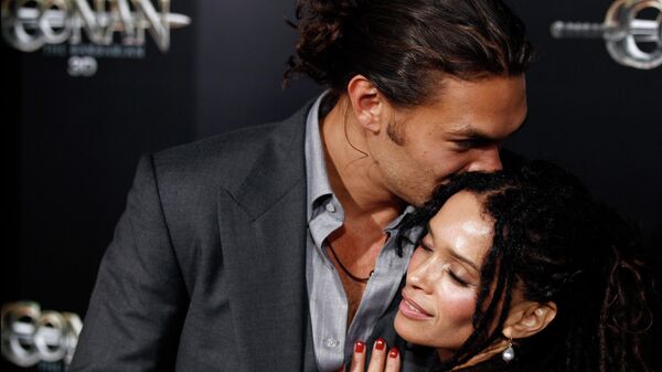 Jason Momoa junto a Lias Bonet en 2011 - Sputnik Mundo