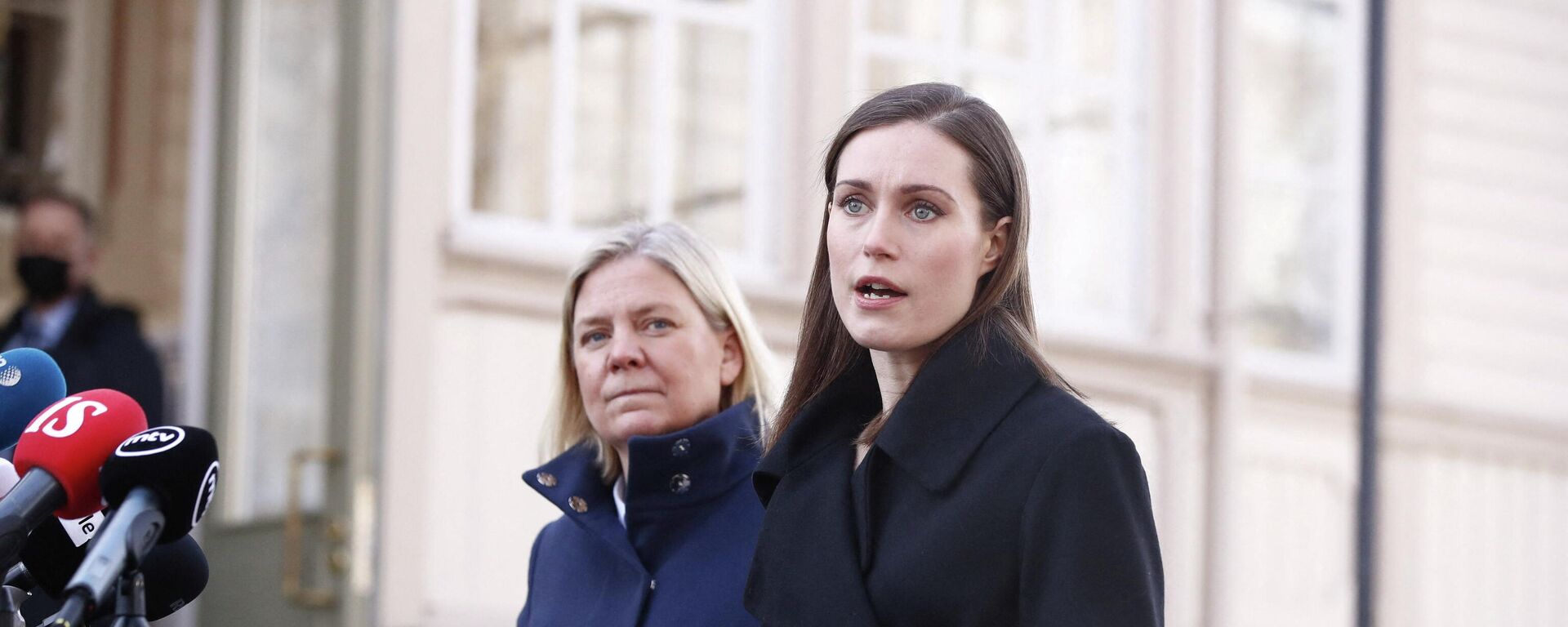 La primera ministra de Suecia, Magdalena Andersson, y su homóloga de Finlandia, Sanna Marin - Sputnik Mundo, 1920, 05.03.2022