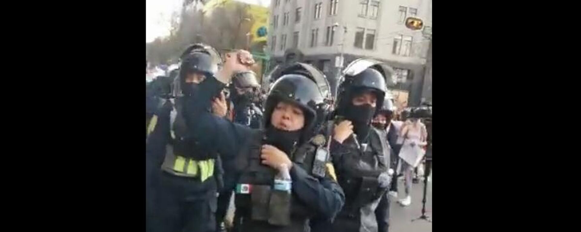 Policías mexicanas se unen a un contingente feminista en CDMX Policías mexicanas se unen a un contingente feminista en CDMX - Sputnik Mundo, 1920, 09.03.2022