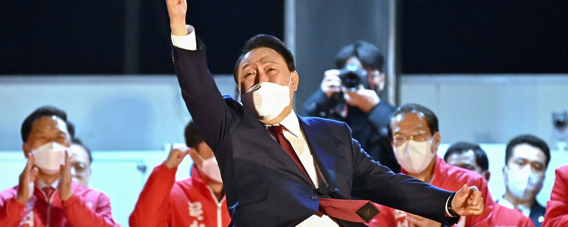 Избранные президент Южной Кореи Юн Сок Ель со своими сторонниками в Сеуле  - Sputnik Mundo, 1920, 10.03.2022