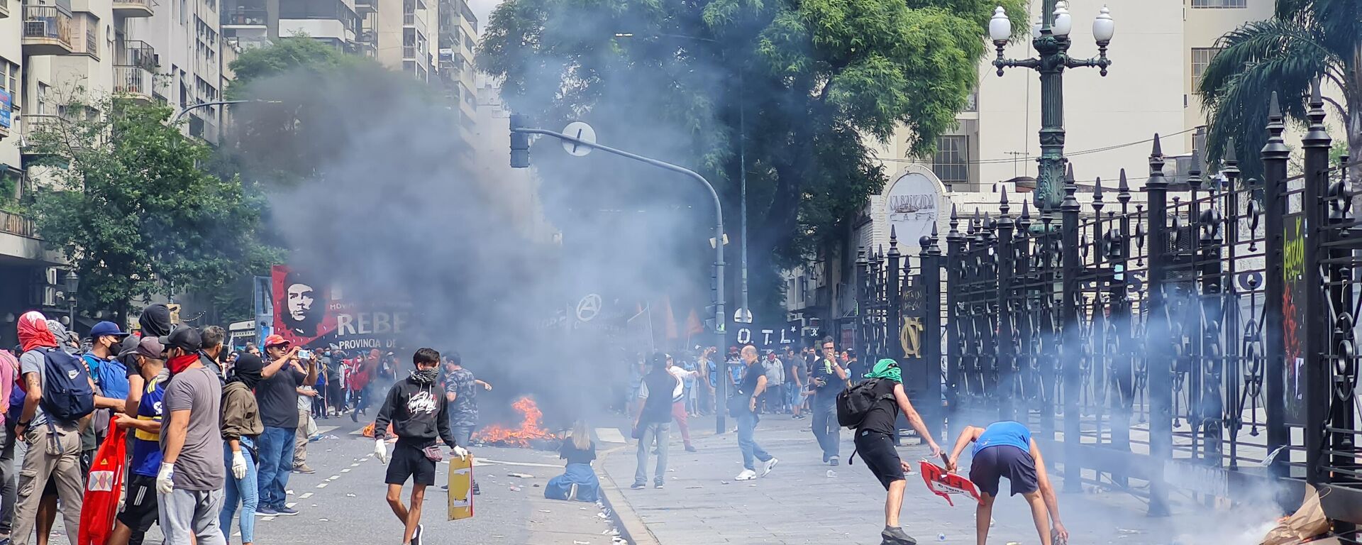 Disturbios y represión frente al Congreso argentino durante las manifestaciones en contra del acuerdo con el FMI  - Sputnik Mundo, 1920, 10.03.2022