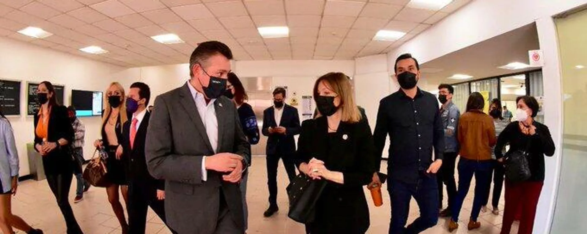 La embajadora de Ucrania en México, Oksana Dramaretska, con diputados de México La embajadora de Ucrania en México, Oksana Dramaretska, con diputados de México - Sputnik Mundo, 1920, 11.03.2022
