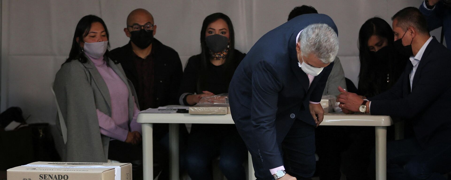 El presidente de Colombia, Iván Duque, vota en las elecciones legislativas y primarias en Colombia, el 13 de marzo de 2022 - Sputnik Mundo, 1920, 13.03.2022