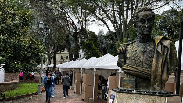 Busto del libertador Simón Bolívar en el Parque de Usaquén, al norte de la ciudad y donde hay una gran cantidad de bogotanos habilitados para votar. - Sputnik Mundo