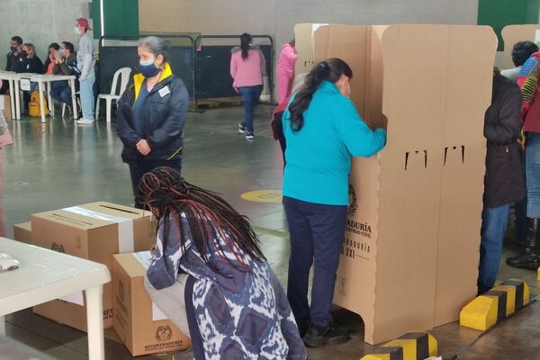 Puesto de votación cercano a la plaza de Bolívar - Sputnik Mundo