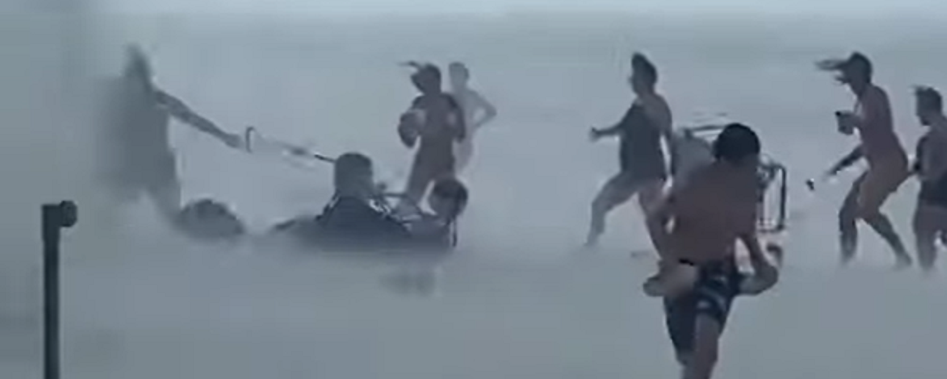 Una monstruosa tromba marina 'devora' una playa en Florida, captura de pantalla - Sputnik Mundo, 1920, 14.03.2022