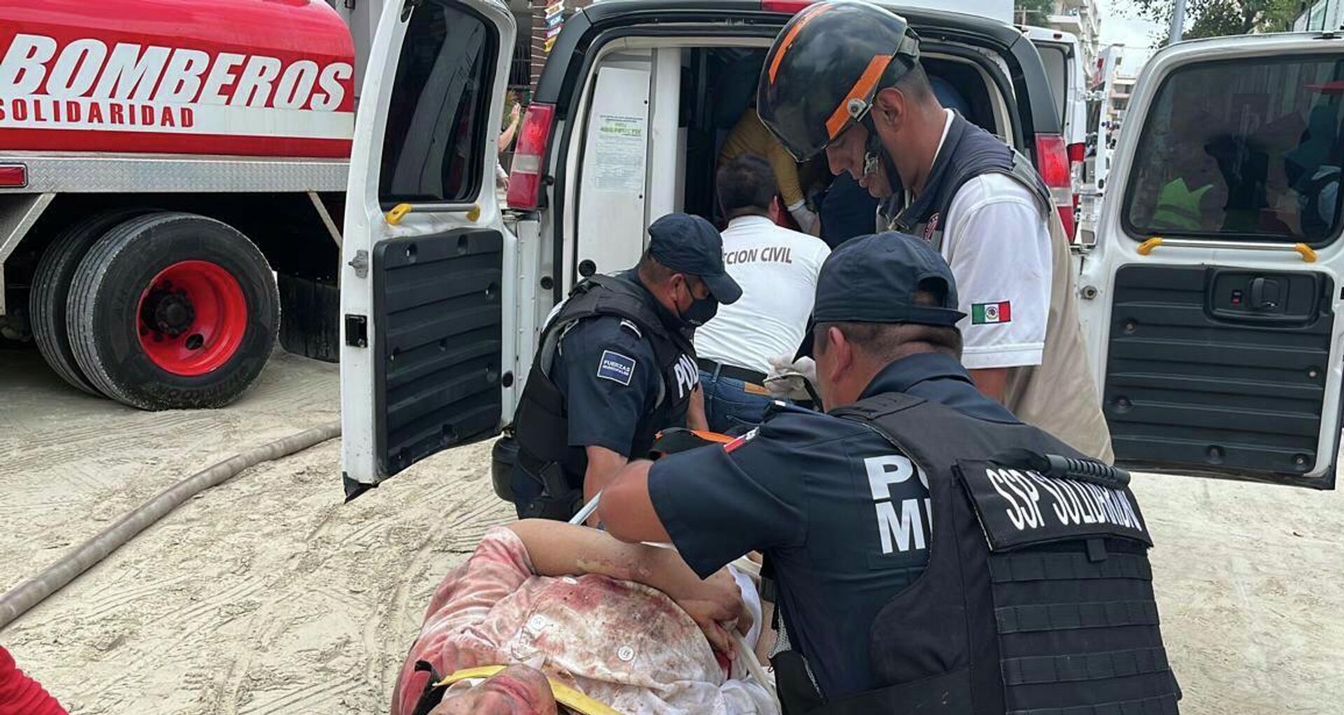 Persona herida durante la explosión registrada en un restaurante de Playa del Carmen.  - Sputnik Mundo, 1920, 14.03.2022