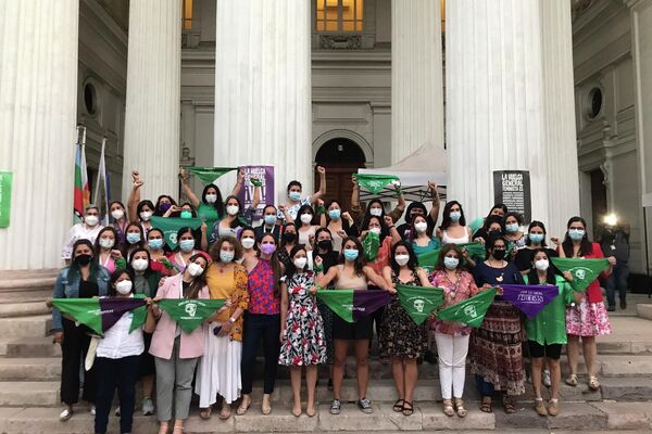 Será ley: la nueva constitución chilena garantizará el derecho al aborto - Sputnik Mundo