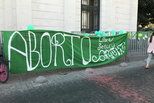 Será ley: la nueva constitución chilena garantizará el derecho al aborto - Sputnik Mundo