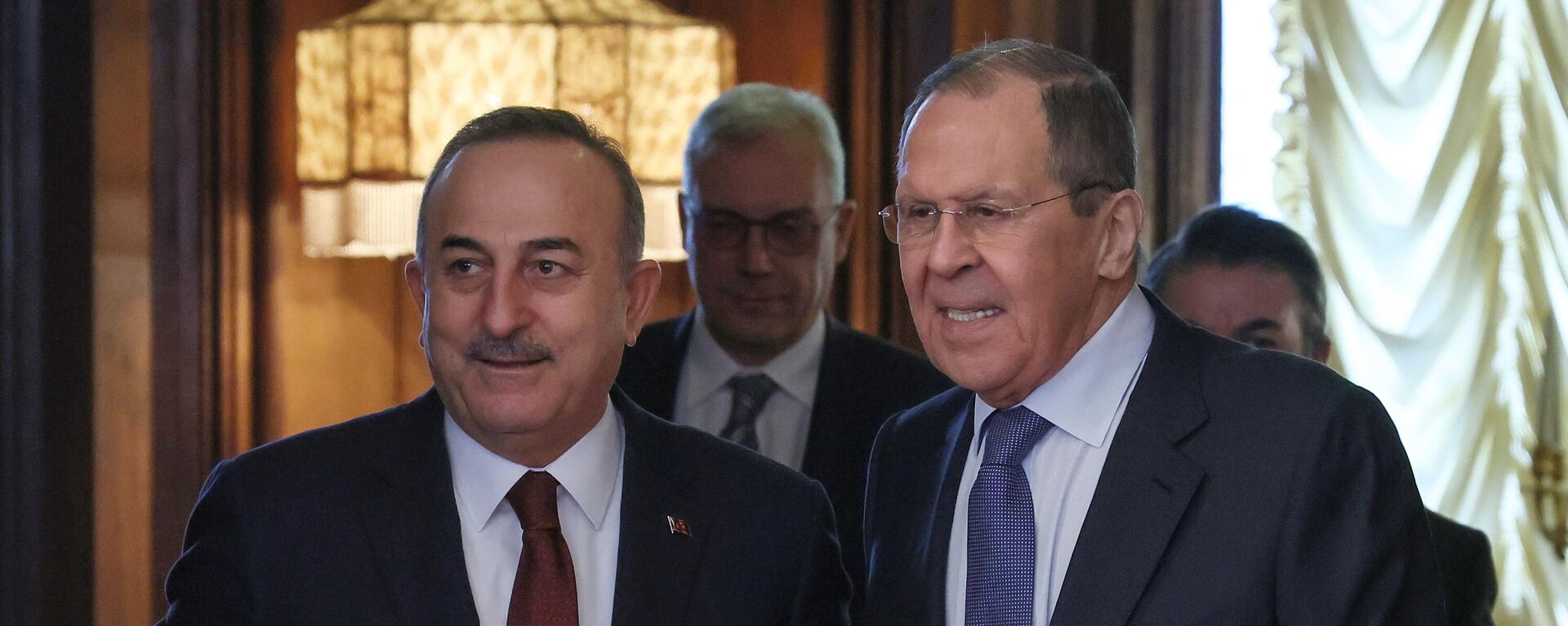 El ministro de Asuntos Exteriores de Turquía, Mevlut Cavusoglu, con el canciller ruso, Serguéi Lavrov - Sputnik Mundo, 1920, 27.03.2022