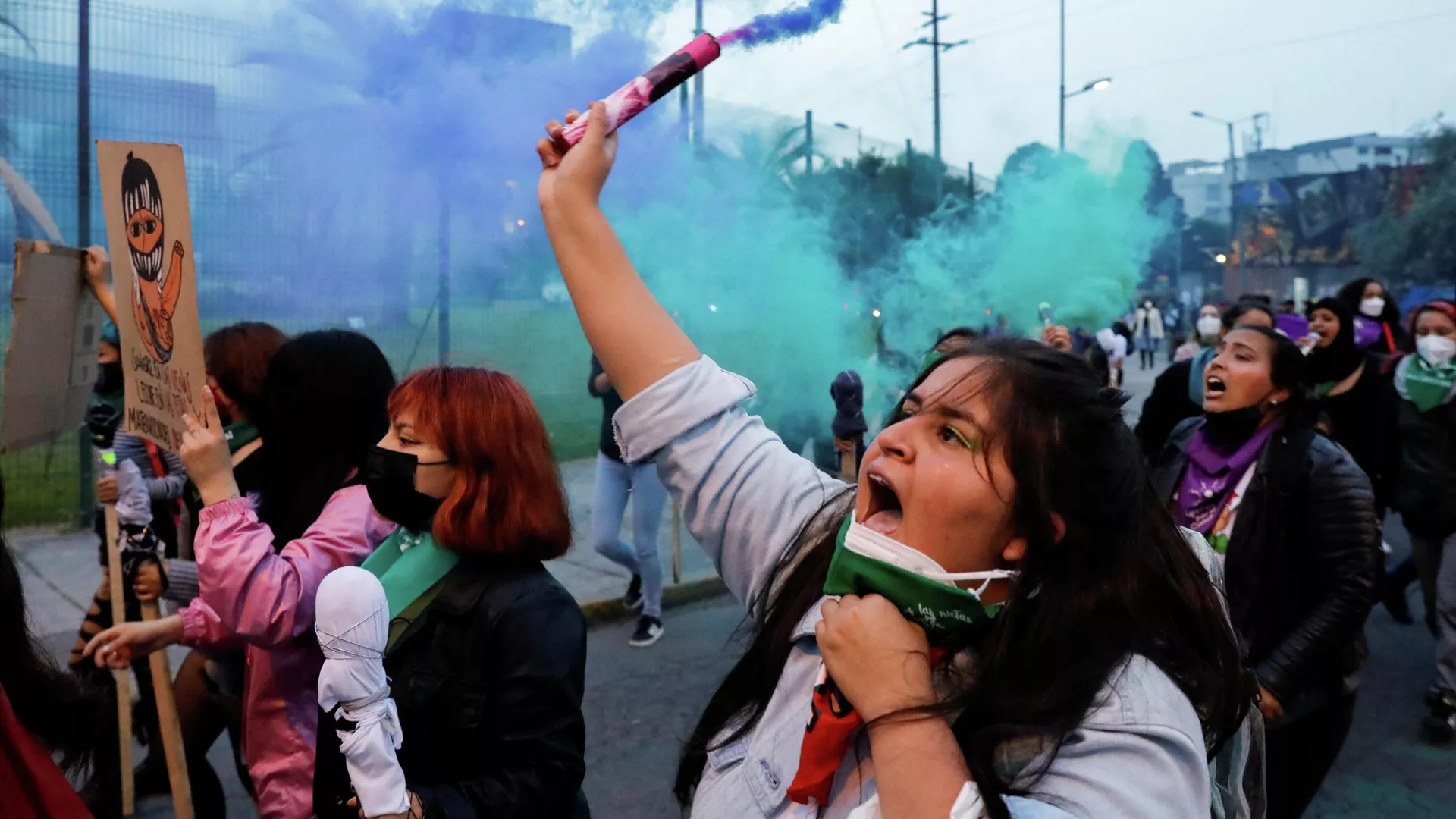 Manifestantes a favor del aborto legal en Ecuador
