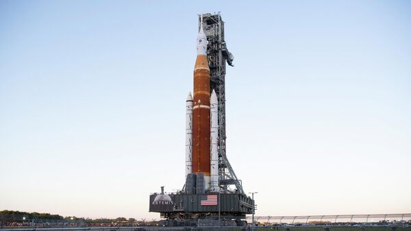Cohete del Sistema de lanzamiento especial (SLS) para la misión Artemis 1 - Sputnik Mundo