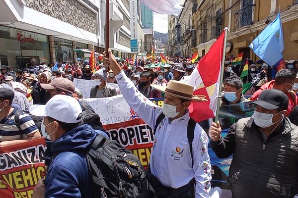 Dueños exigen legalización de sus autos sin papeles en Bolivia - Sputnik Mundo