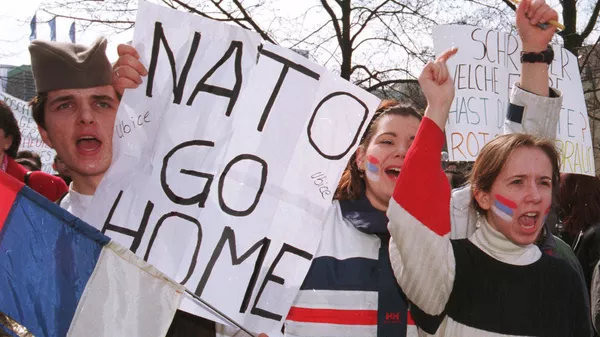 Manifestación contra el bombardeo de la OTAN a Yugoslavia - Sputnik Mundo