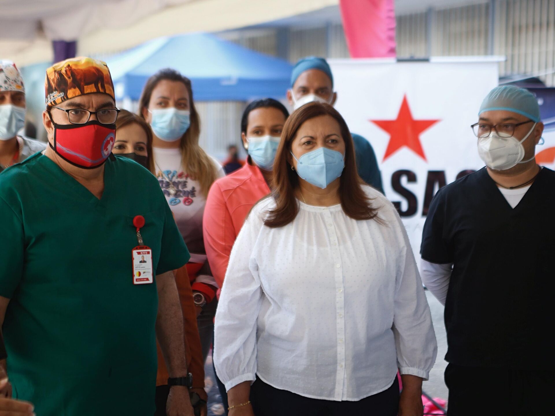 Alí Barrios (izq.), director general de la Maternidad Concepción Palacios en Caracas - Sputnik Mundo, 1920, 25.03.2022
