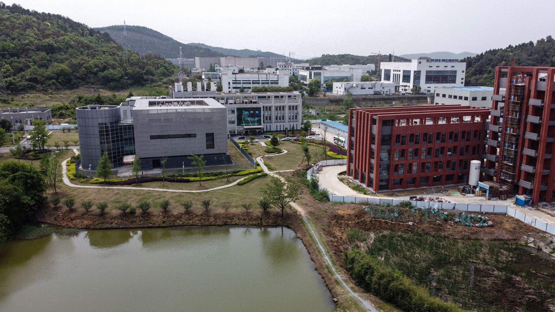 Una vista aérea de las instalaciones del Instituto de Virología de Wuhan en la provincia china de Hubei - Sputnik Mundo, 1920, 26.03.2022