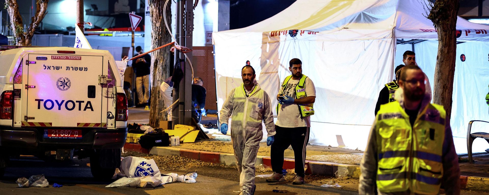 La Policía israelí después del atentado que mató a dos policías de fronteras israelíes en la ciudad de Hedera - Sputnik Mundo, 1920, 28.03.2022