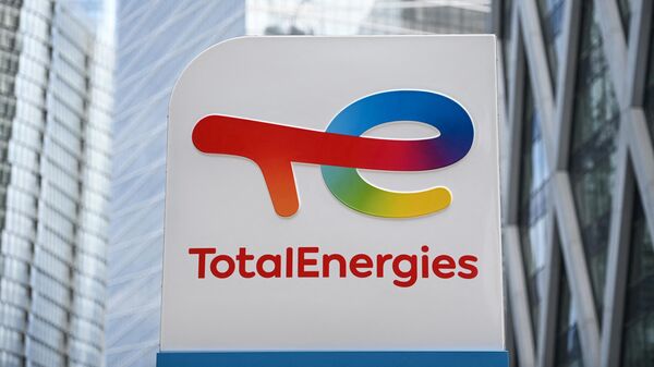 Logo del consorcio francés de petróleo y gas TotalEnergies - Sputnik Mundo