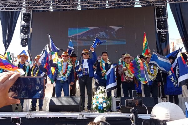 Celebración en Oruro por los 27 años del MAS - Sputnik Mundo