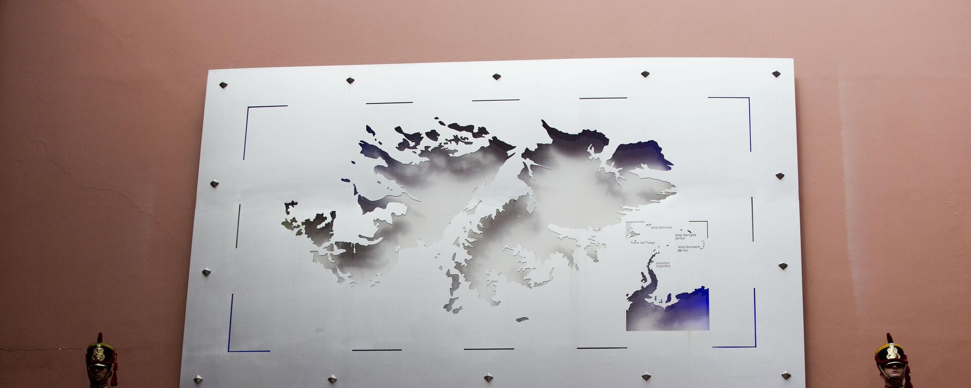 Un mapa de las Islas Malvinas en la Casa Rosada de Argentina, durante una ceremonia en 2014 - Sputnik Mundo, 1920, 09.10.2024