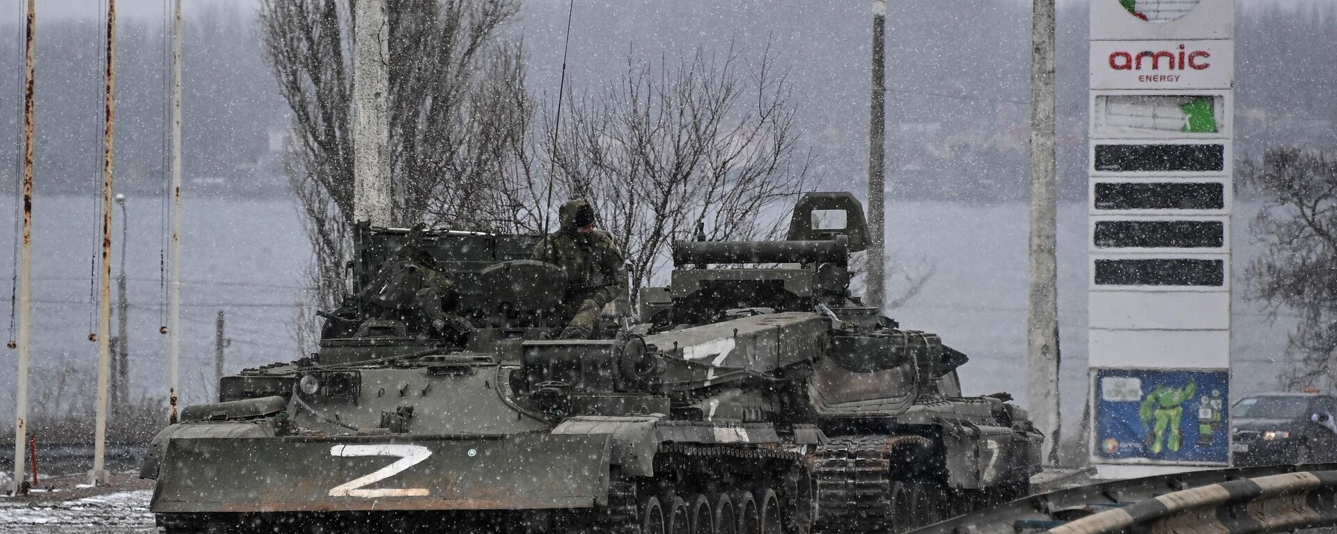 Los tanques rusos cerca de Jersón - Sputnik Mundo, 1920, 01.04.2022