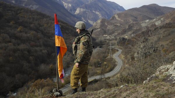 Un soldado de Armenia  - Sputnik Mundo