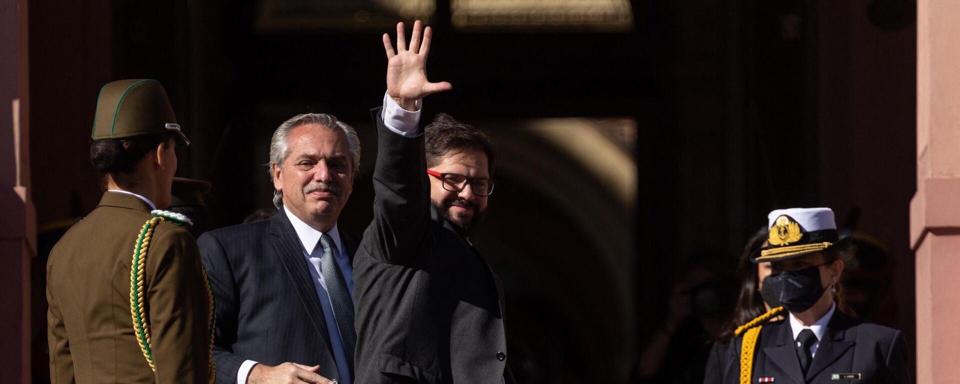 El presidente de Argentina, Alberto Fernández, y el mandatario de Chile, Gabriel Boric - Sputnik Mundo, 1920, 05.04.2022