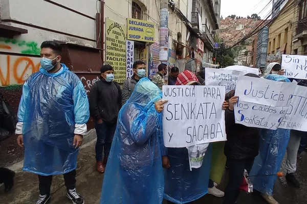 Manifestantes reclaman justicia en el primer juicio a Jeanine Áñez en Bolivia - Sputnik Mundo