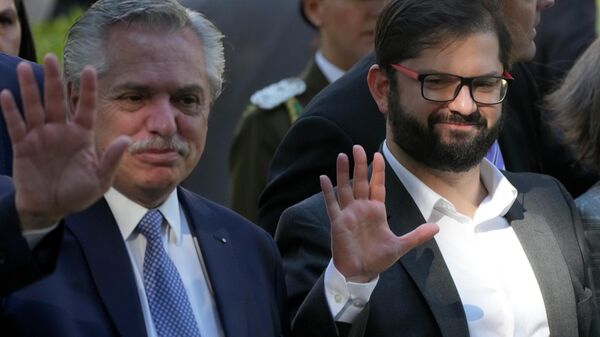 El presidente de Argentina, Alberto Fernández, junto con el presidente chileno, Gabriel Boric - Sputnik Mundo