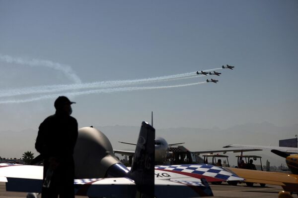 El equipo acrobático de la Fuerza Aérea de Brasil actúa en la ceremonia de inauguración de la FIDAE 2022. - Sputnik Mundo