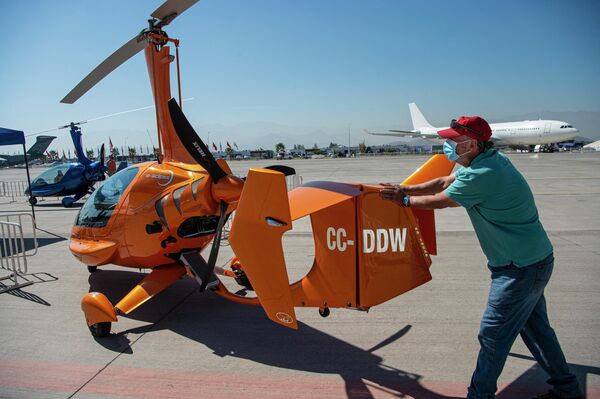 Las áreas de actividad de los participantes de la FIDAE incluyen la aviación militar, la aviación civil, la tecnología espacial, el equipamiento para aeródromos y el mantenimiento de aeronaves. - Sputnik Mundo