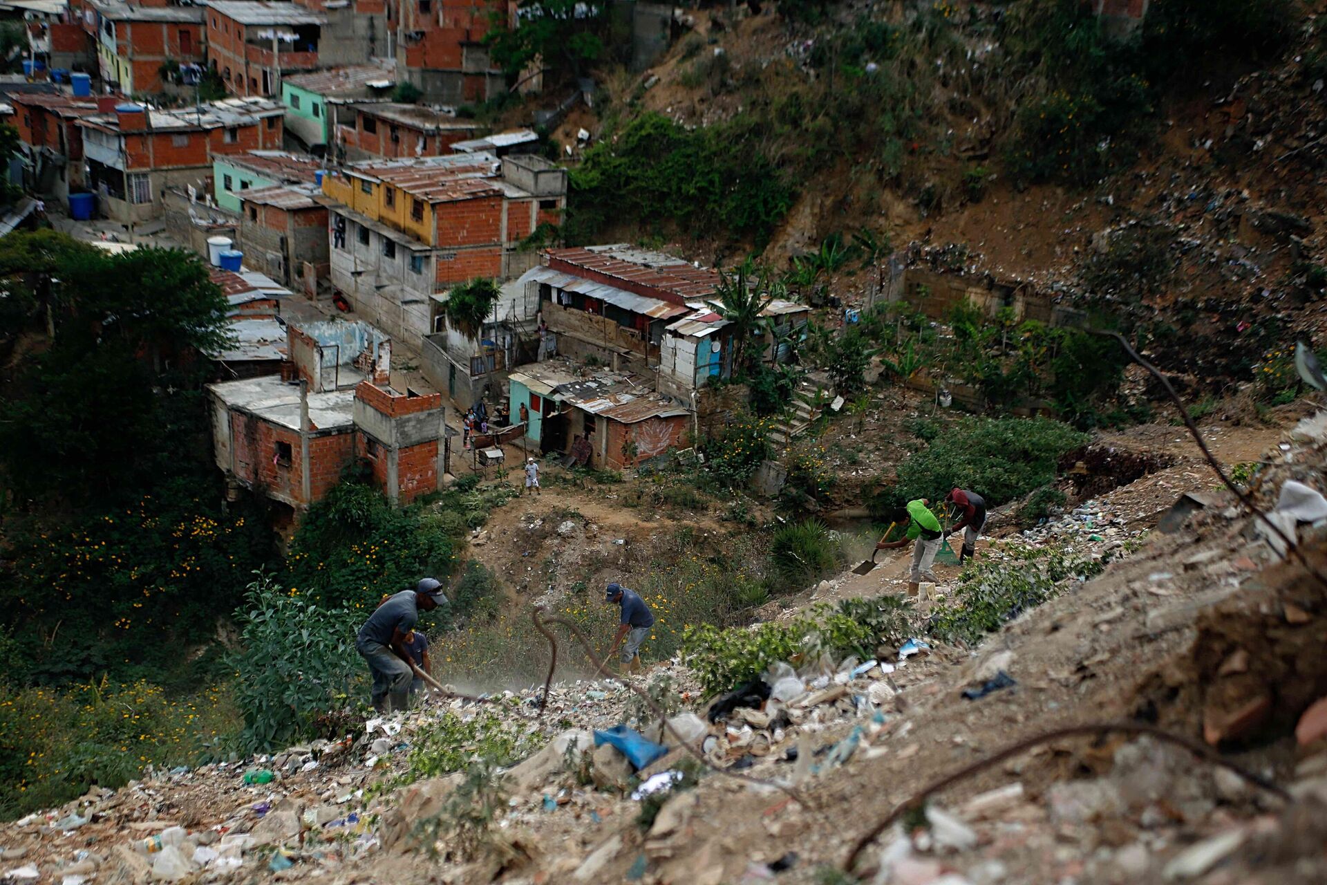 Mesas Técnicas de Reciclaje y Aseo (Metras) recuperan espacio donde durante décadas funcionó un vertedero improvisado de basura - Sputnik Mundo, 1920, 06.04.2022