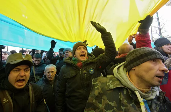 En la noche del 30 de noviembre de 2013 las fuerzas de seguridad procedieron a dispersar a los manifestantes en el centro de Kiev. Unas 35 personas resultaron heridas, incluyendo varios agentes del orden. Otros 35 manifestantes fueron detenidos. En la noche del 30 de noviembre de 2013 las fuerzas de seguridad procedieron a dispersar a los manifestantes en el centro de Kiev. Unas 35 personas resultaron heridas, incluyendo varios agentes del orden. Otros 35 manifestantes fueron detenidos. - Sputnik Mundo