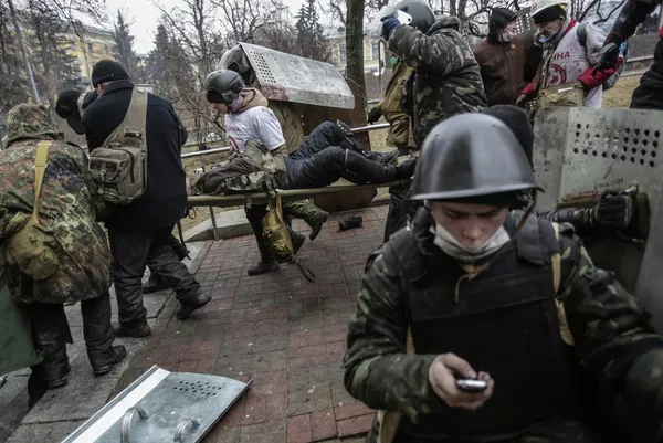 El 22 de enero de 2014, en el centro de Kiev fueron encontrados los cadáveres de varios manifestantes con heridas de bala. Los líderes de la oposición anunciaron la creación de la Rada Popular. El presidente Víktor Yanukóvich inició las conversaciones con la oposición. El 22 de enero de 2014, en el centro de Kiev fueron encontrados los cadáveres de varios manifestantes con heridas de bala. Los líderes de la oposición anunciaron la creación de la Rada Popular. El presidente Víktor Yanukóvich inició las conversaciones con la oposición. - Sputnik Mundo