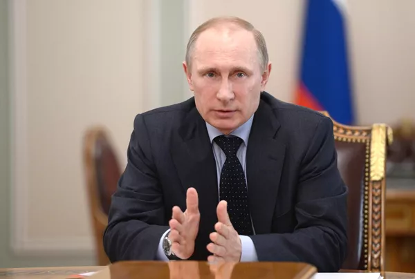 El 1 de marzo de 2014 el presidente de Rusia, Vladímir Putin, presentó al Consejo de la Federación de Rusia una petición "Sobre el uso de las tropas de la Federación de Rusia en el territorio de Ucrania". El 4 de marzo, durante una rueda de prensa sobre los acontecimientos en Ucrania, Vladímir Putin explicó que lo que había sucedido en Ucrania era un golpe de Estado inconstitucional y la toma del poder por la vía armada. El 1 de marzo de 2014 el presidente de Rusia, Vladímir Putin, presentó al Consejo de la Federación de Rusia una petición "Sobre el uso de las tropas de la Federación de Rusia en el territorio de Ucrania". El 4 de marzo, durante una rueda de prensa sobre los acontecimientos en Ucrania, Vladímir Putin explicó que lo que había sucedido en Ucrania era un golpe de Estado inconstitucional y la toma del poder por la vía armada. - Sputnik Mundo