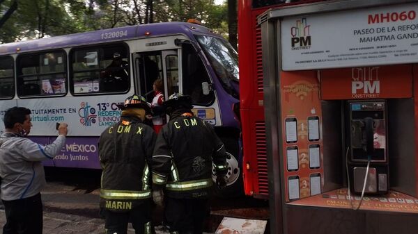 Choque en avenida Reforma en la Ciudad de México - Sputnik Mundo